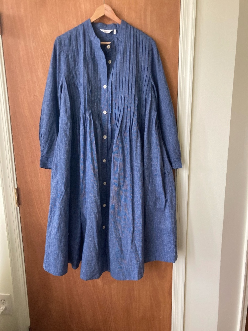 Button-front swing dress in cotton/linen with sleeves from Toast, UK 10